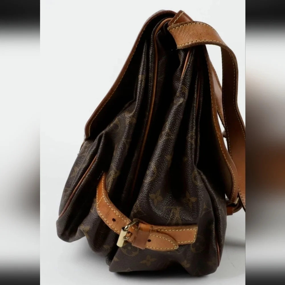 Double Cert Auth Louis Vuitton M42254 Samour 35 Shoulder Crossbody Bag 150911157